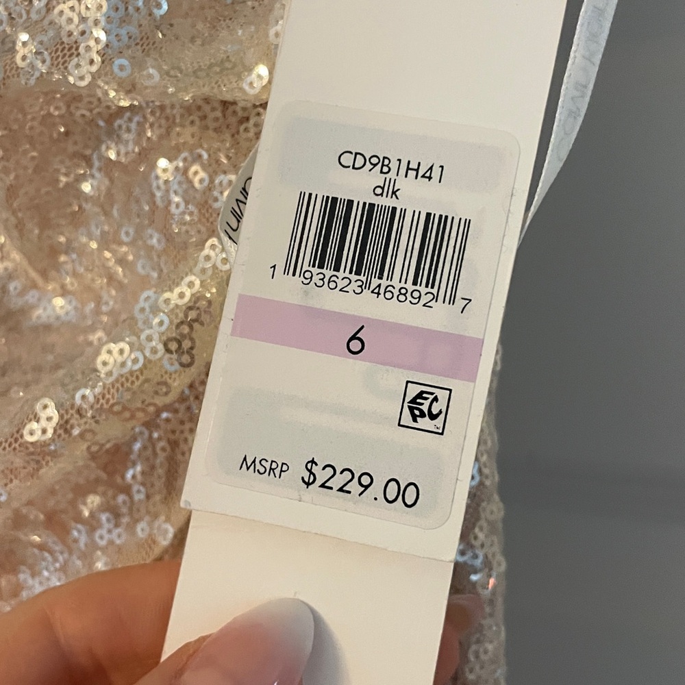 Elegant ruched Sequin Gown - Picture 5 of 7